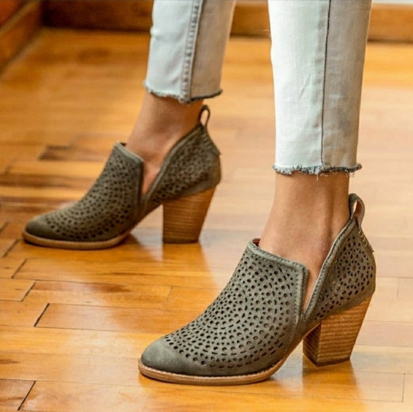 Jeffrey Campbell Shoes - Jeffrey Campbell Rosalee Booties - sz 9 - Fall Ready - New and Unworn